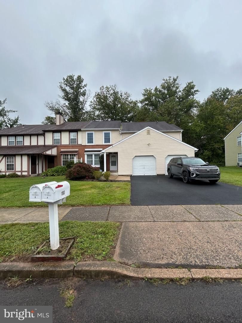 1683 BLUEBIRD DR #B Property Photo 1