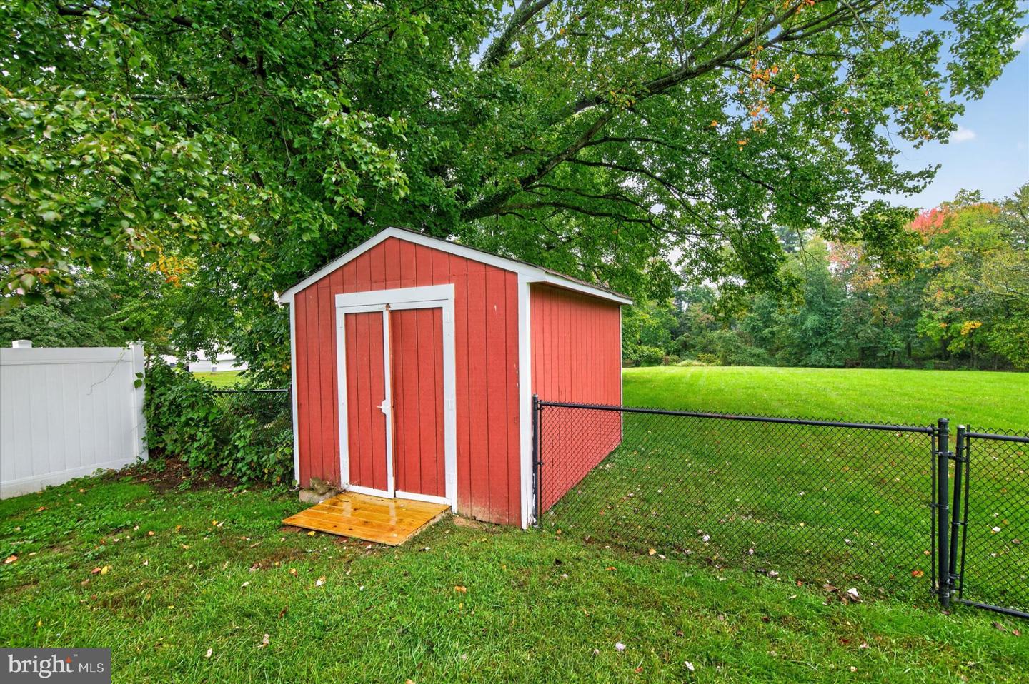 6231 Washington Ln Property Photo 9