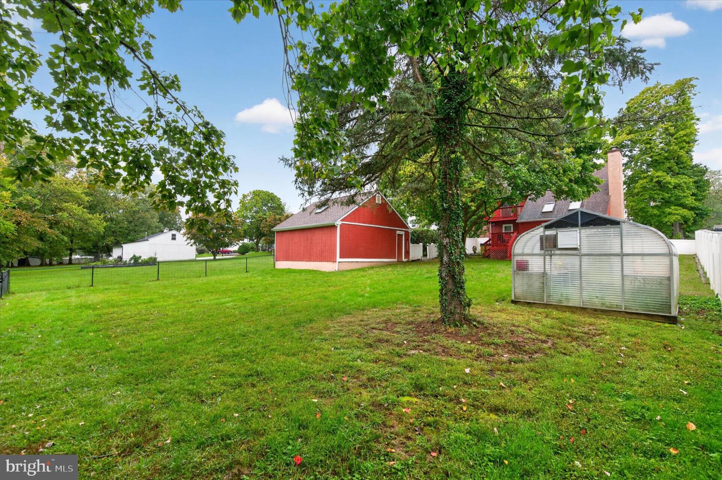 6231 Washington Ln Property Photo 10