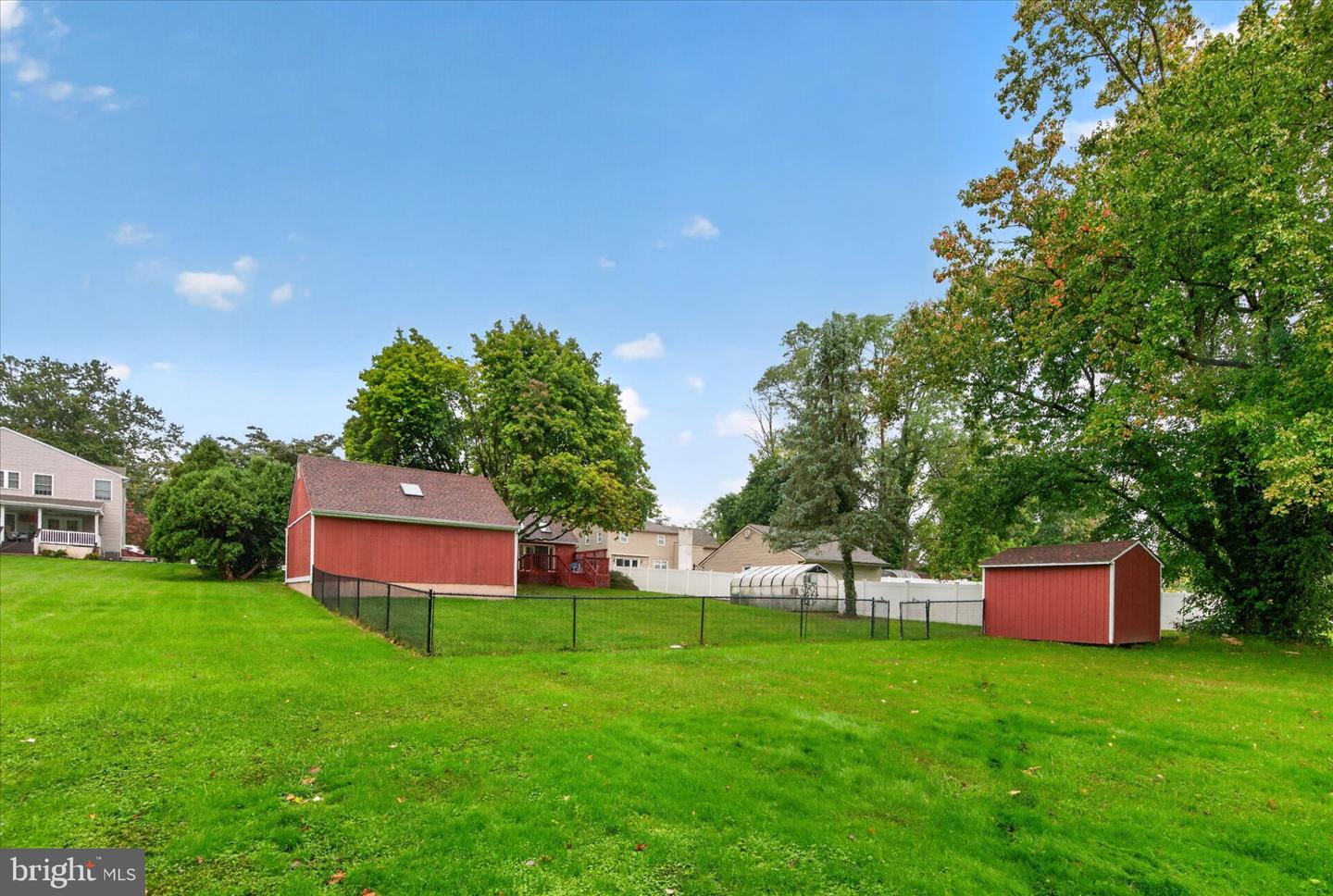 6231 Washington Ln Property Photo 11