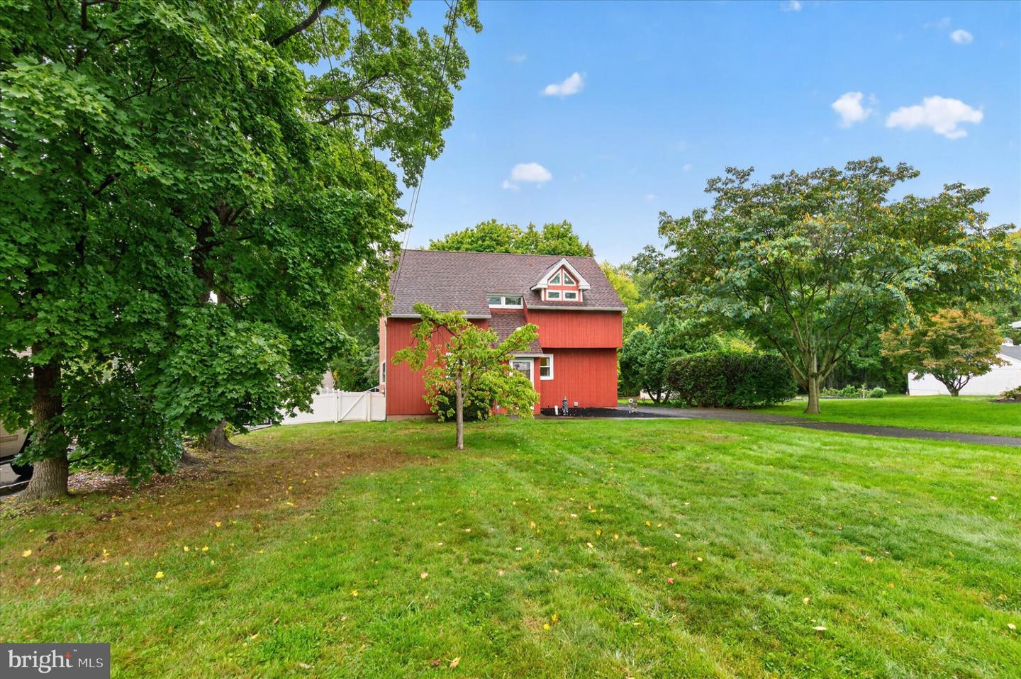 6231 Washington Ln Property Photo 24