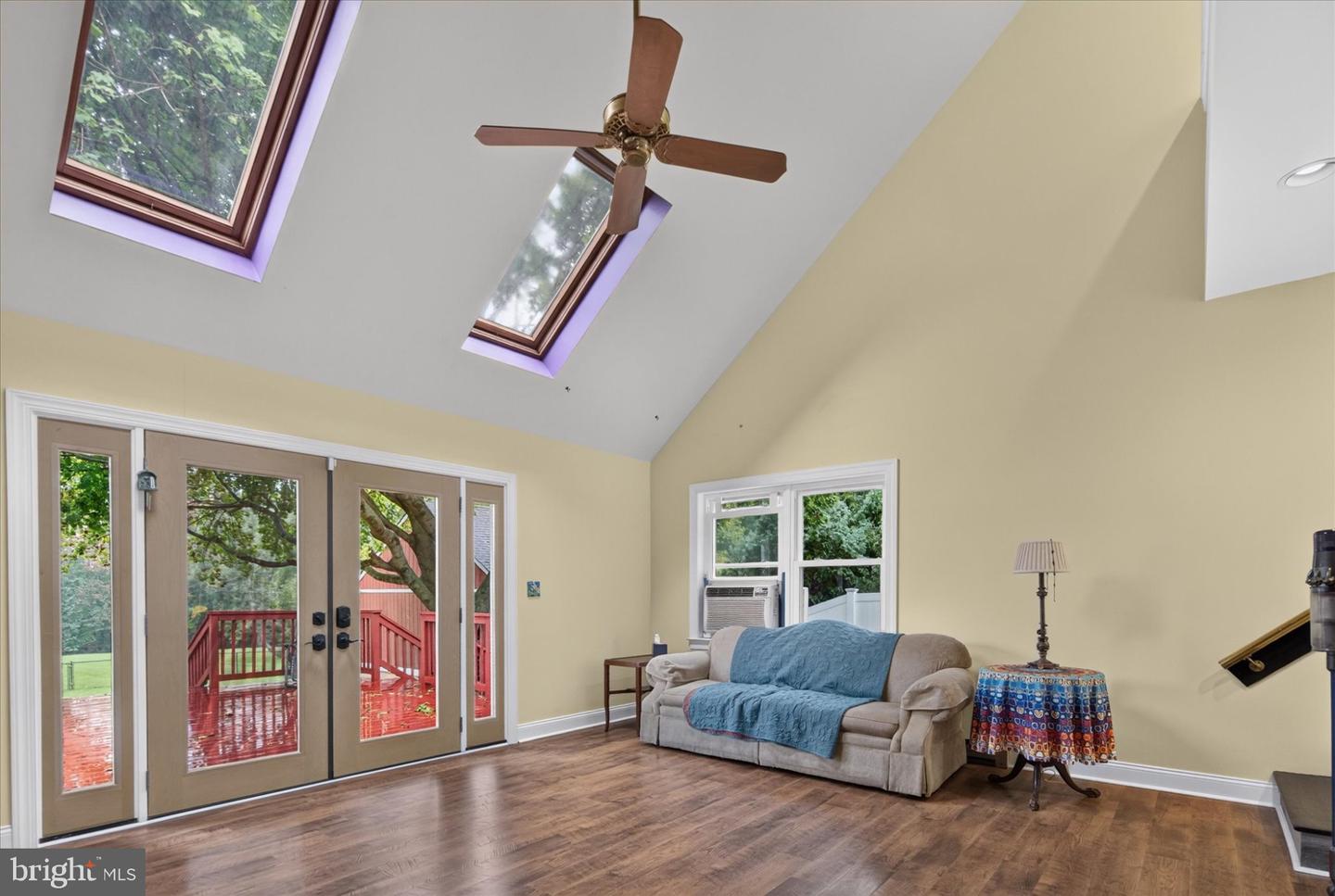 6231 Washington Ln Property Photo 34