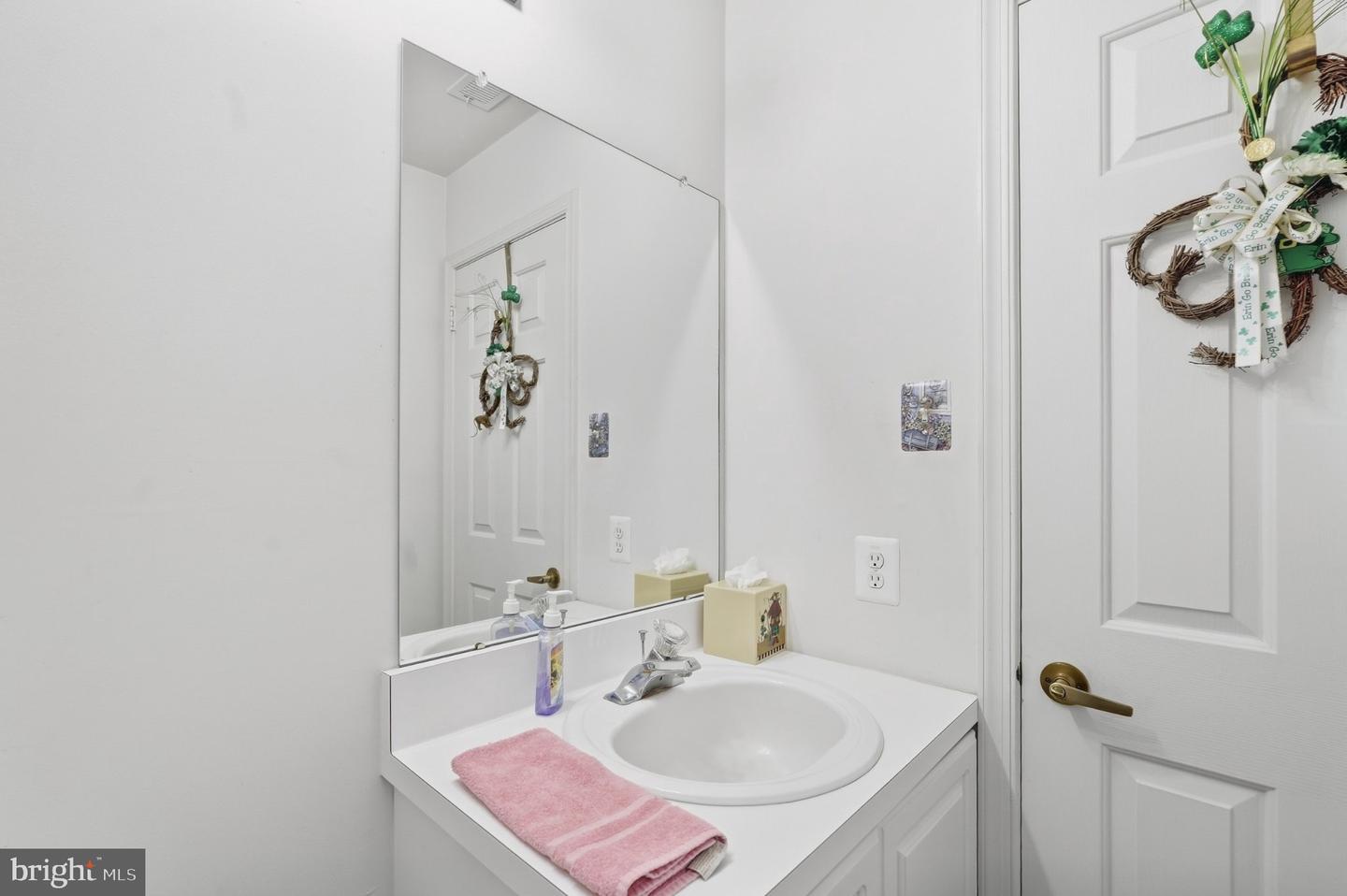 90 Cypress Pl Property Photo 4