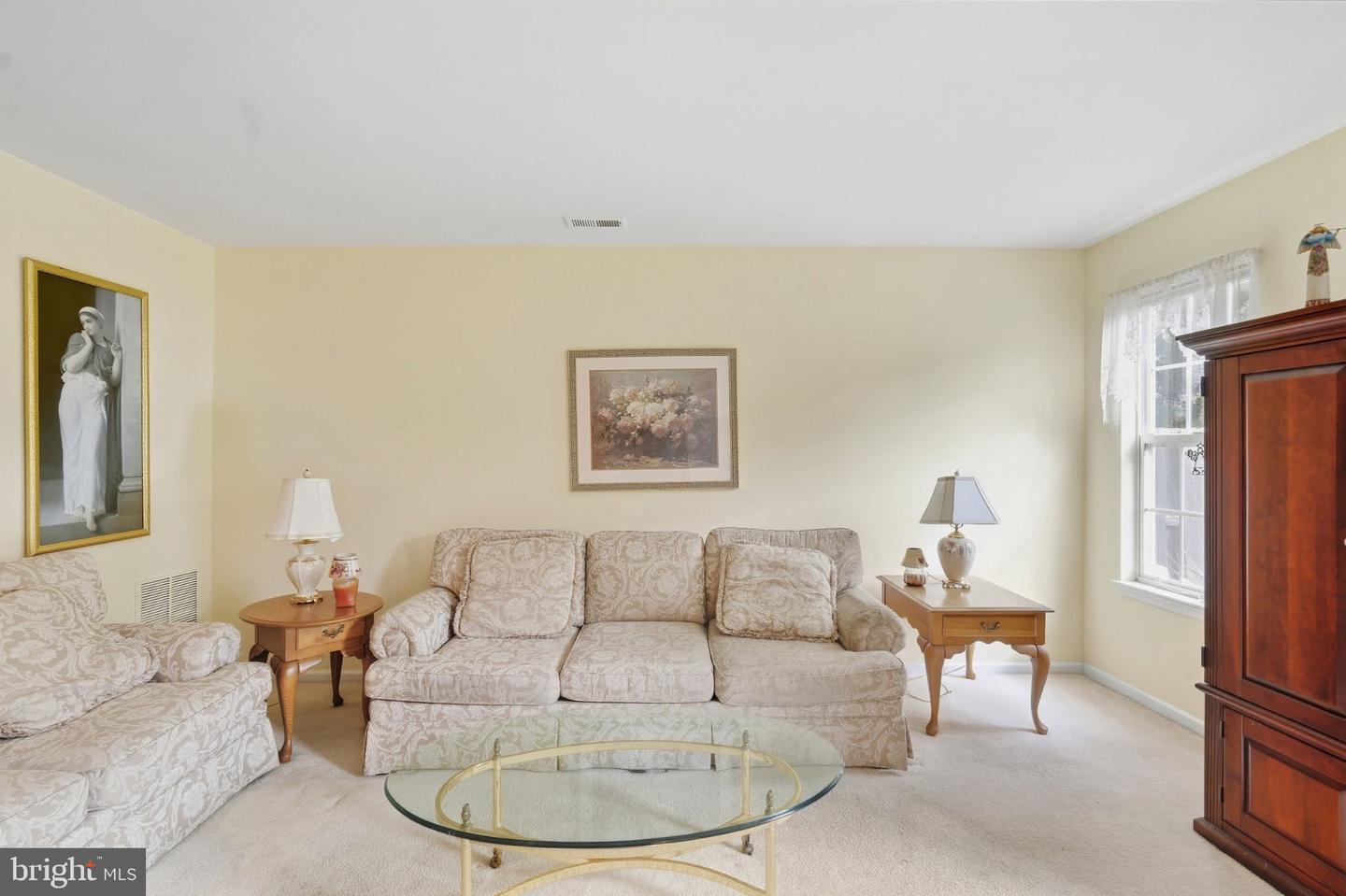 90 Cypress Pl Property Photo 6