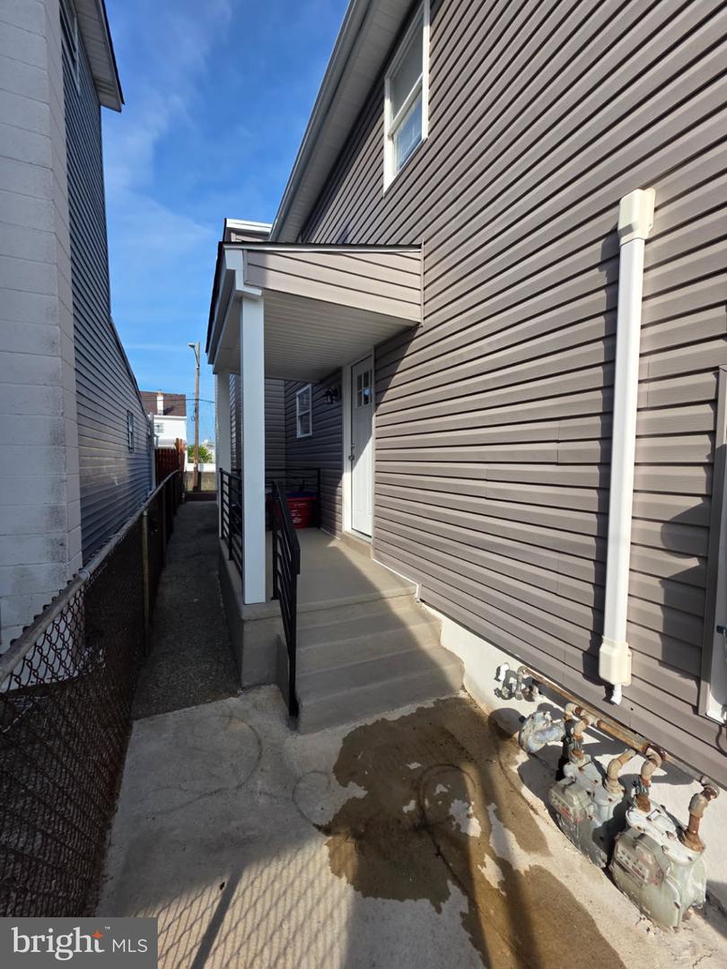410 LOGAN ST Property Photo 1