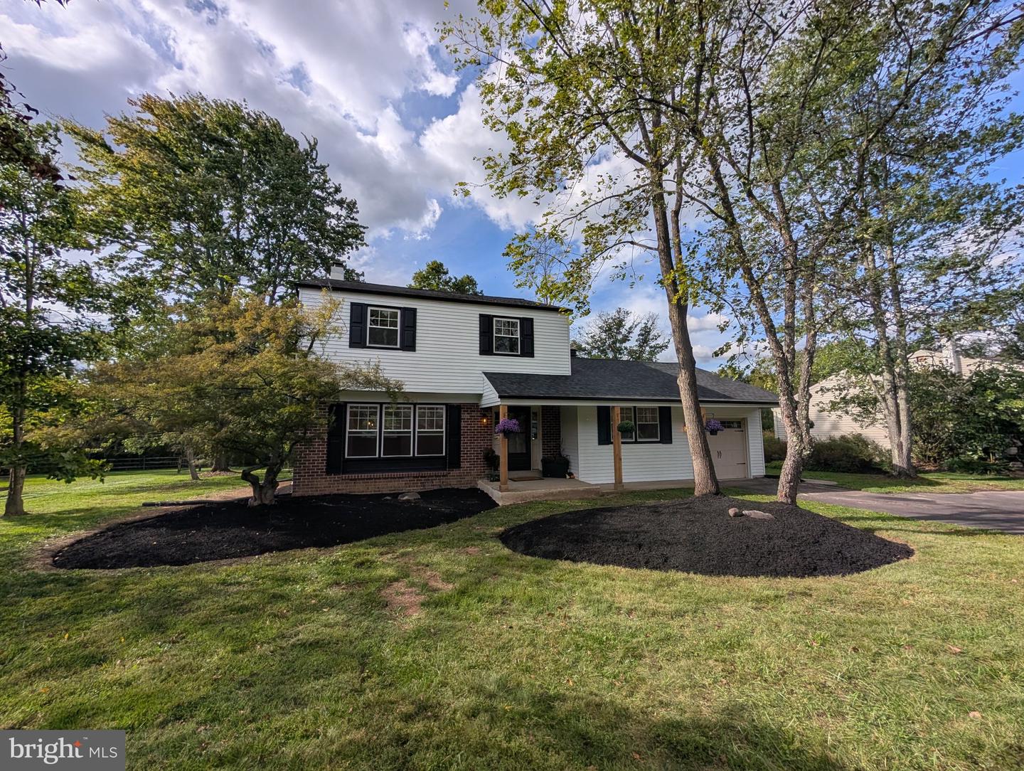 13 Brook Ln Property Photo 3