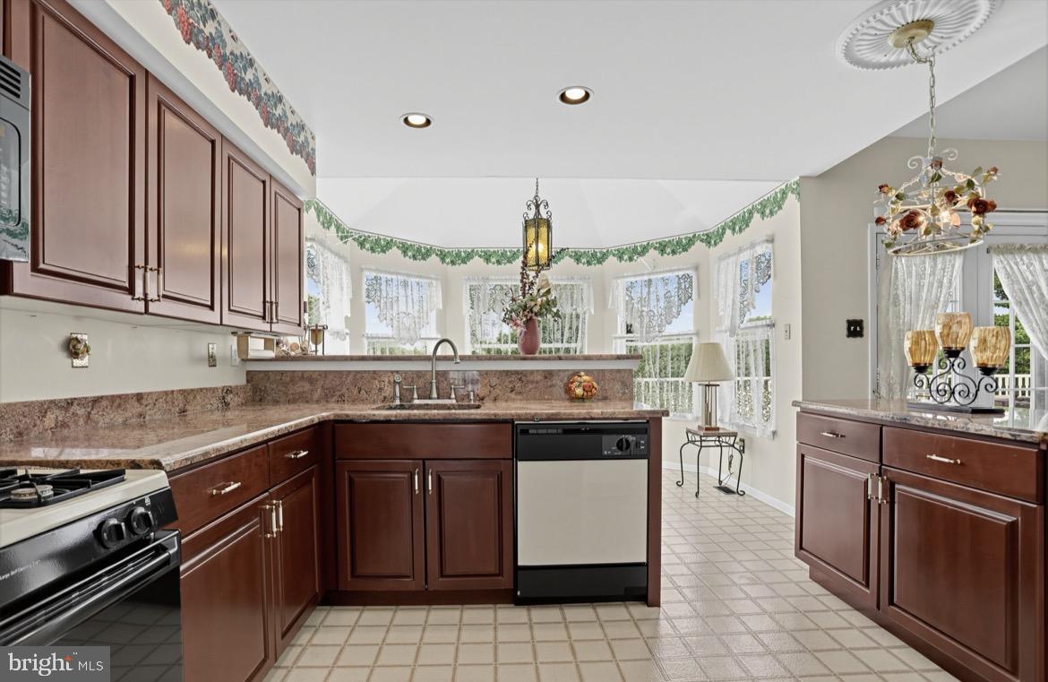 1406 Bentley Dr Property Photo 15