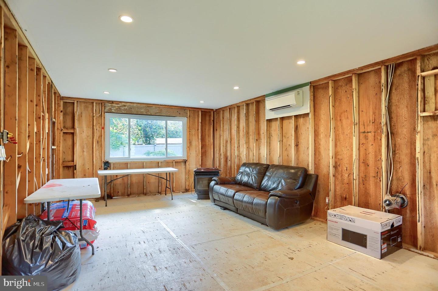 51 Belmont Sq Property Photo 5