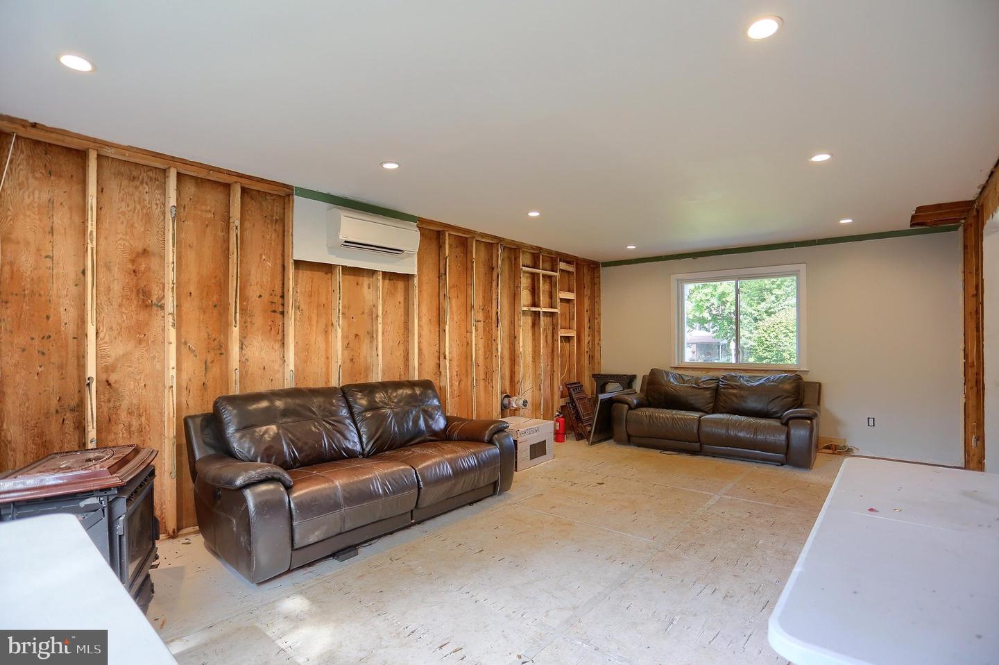 51 Belmont Sq Property Photo 6