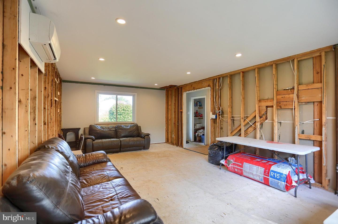 51 Belmont Sq Property Photo 7
