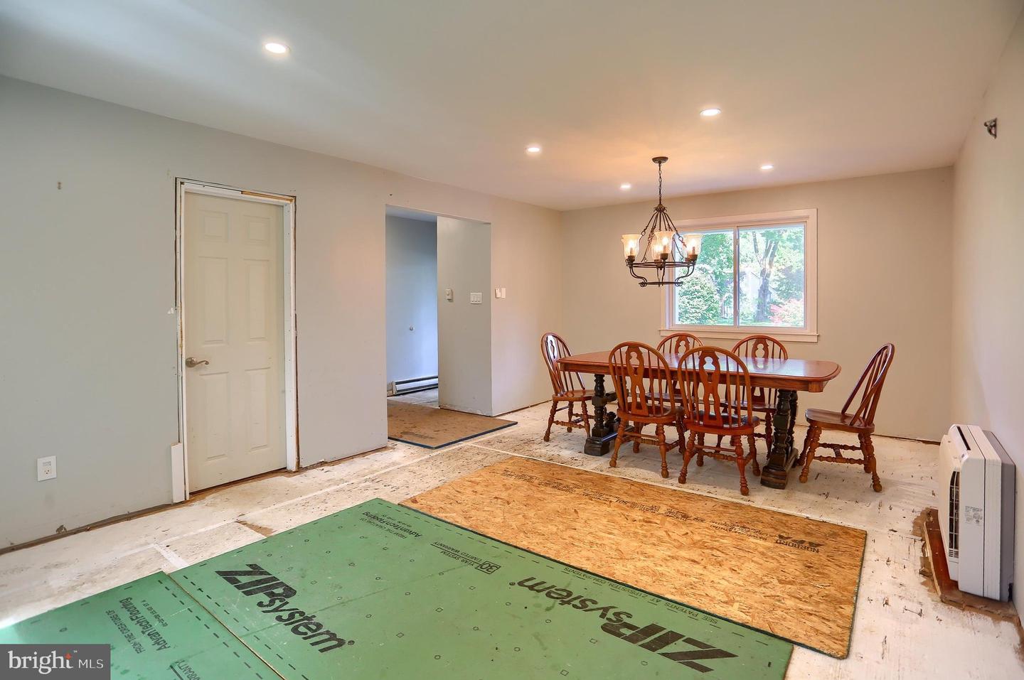 51 Belmont Sq Property Photo 9