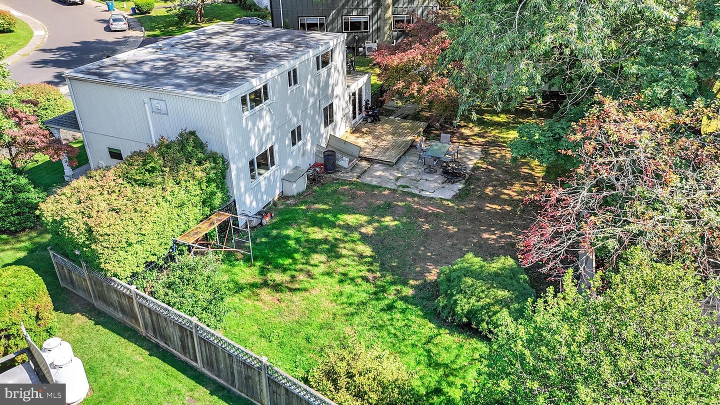 51 Belmont Sq Property Photo 31
