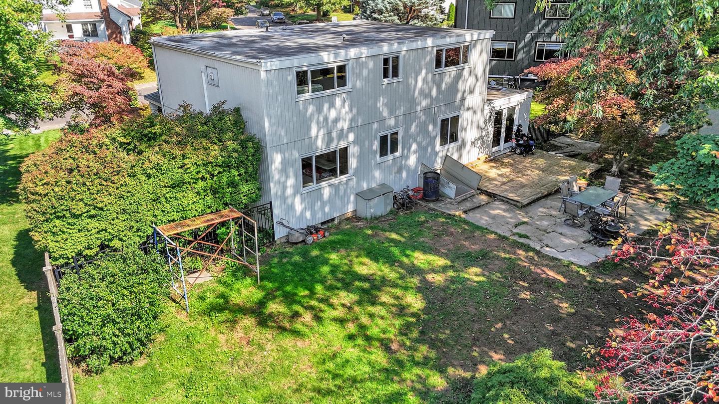 51 Belmont Sq Property Photo 33