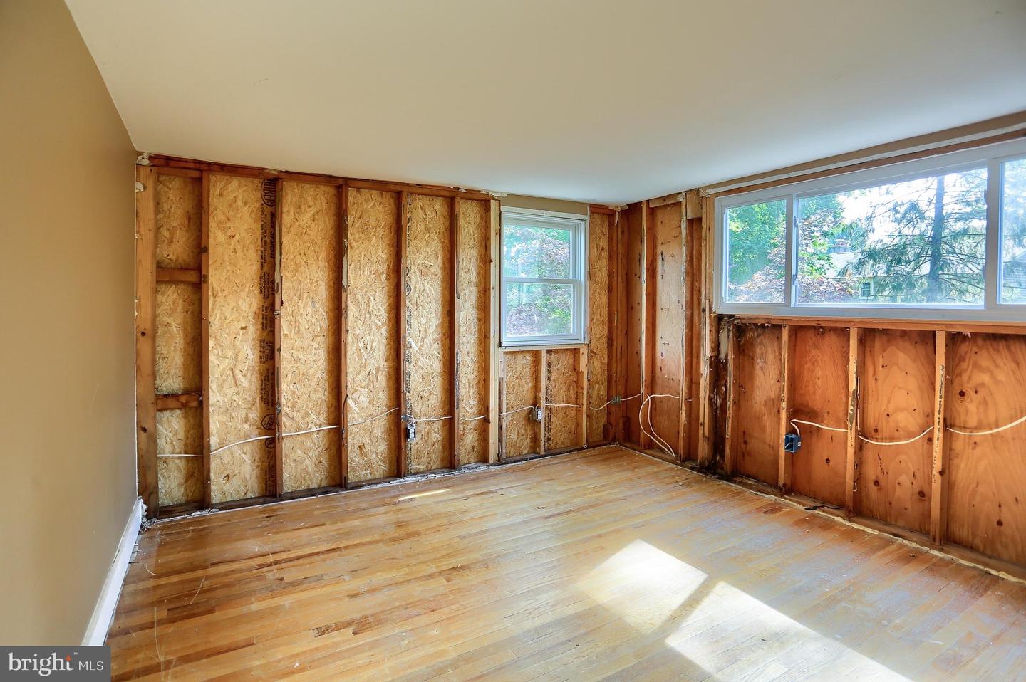 51 Belmont Sq Property Photo 35