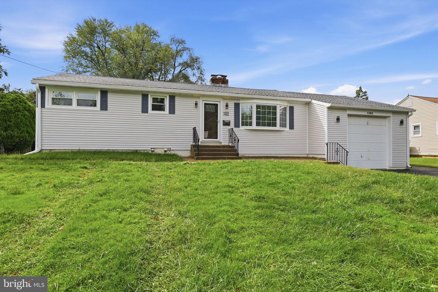 1162 Sunset Ln Property Photo 1