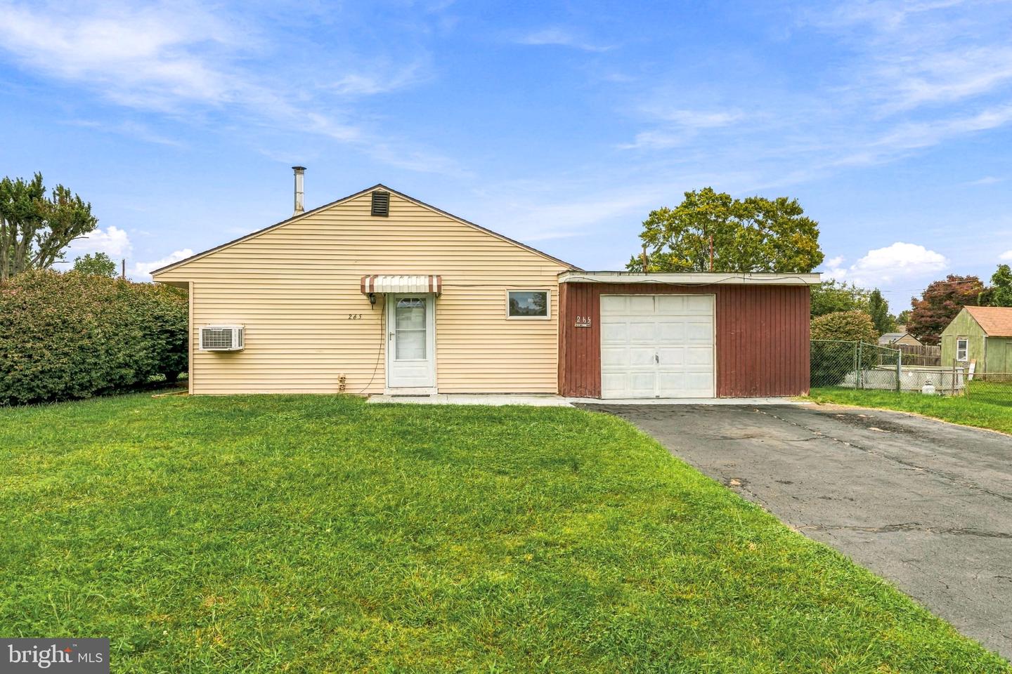 265 Wyandotte Rd Property Photo 1