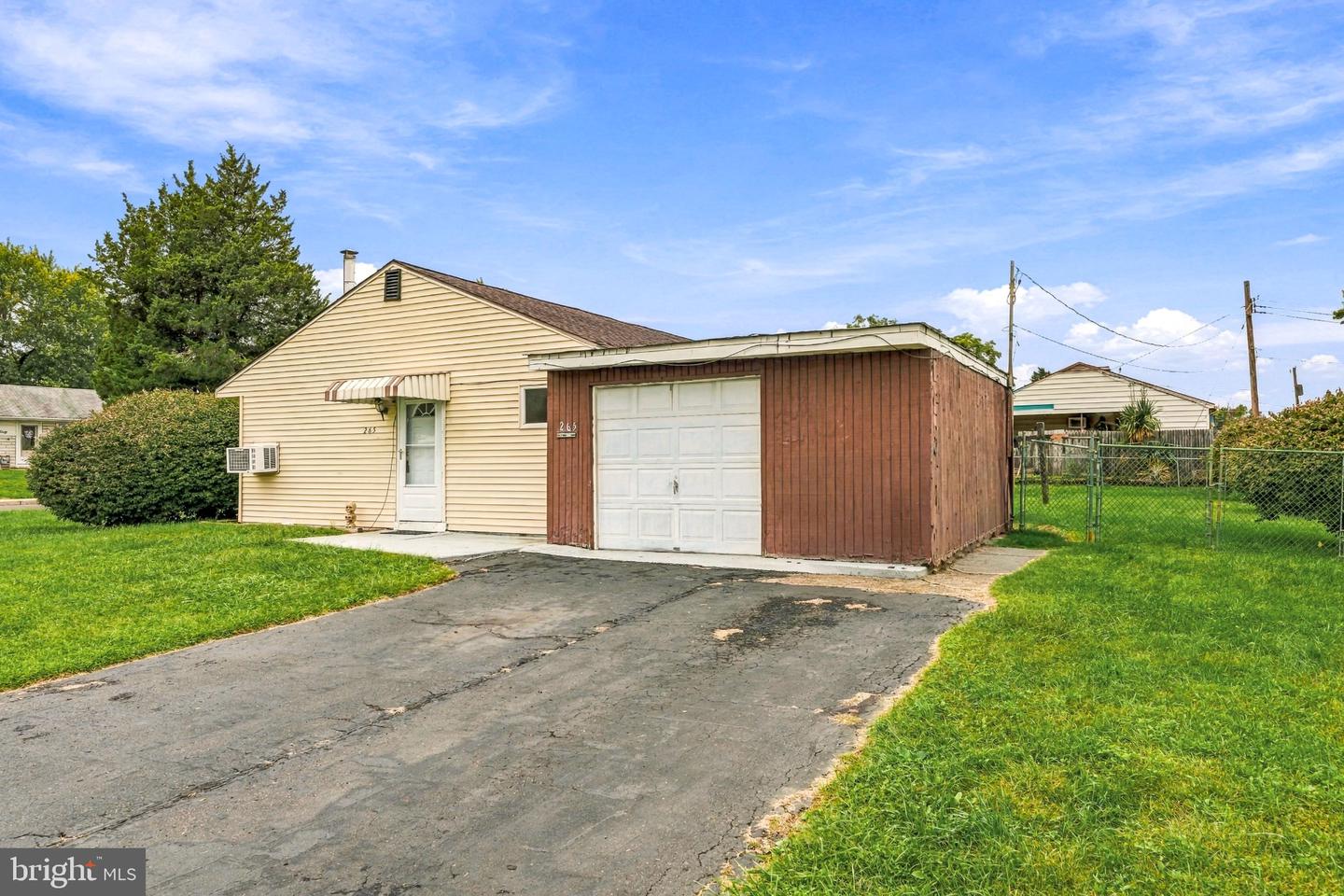 265 Wyandotte Rd Property Photo 3