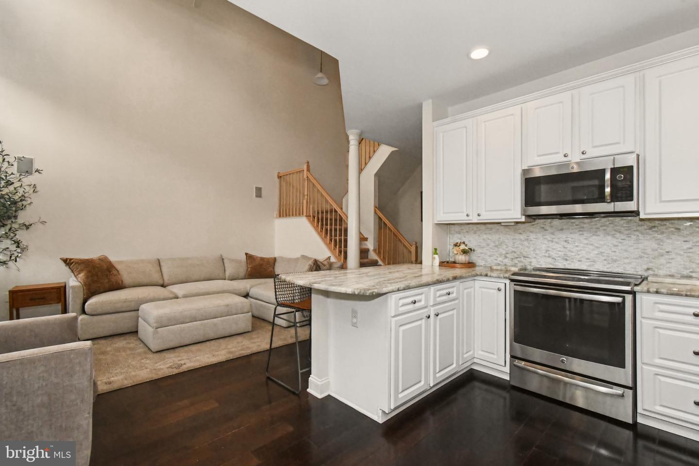 84 Dispatch Property Photo 18