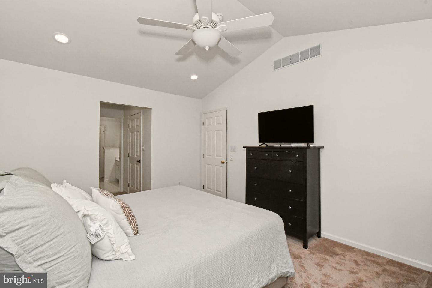 84 Dispatch Property Photo 23