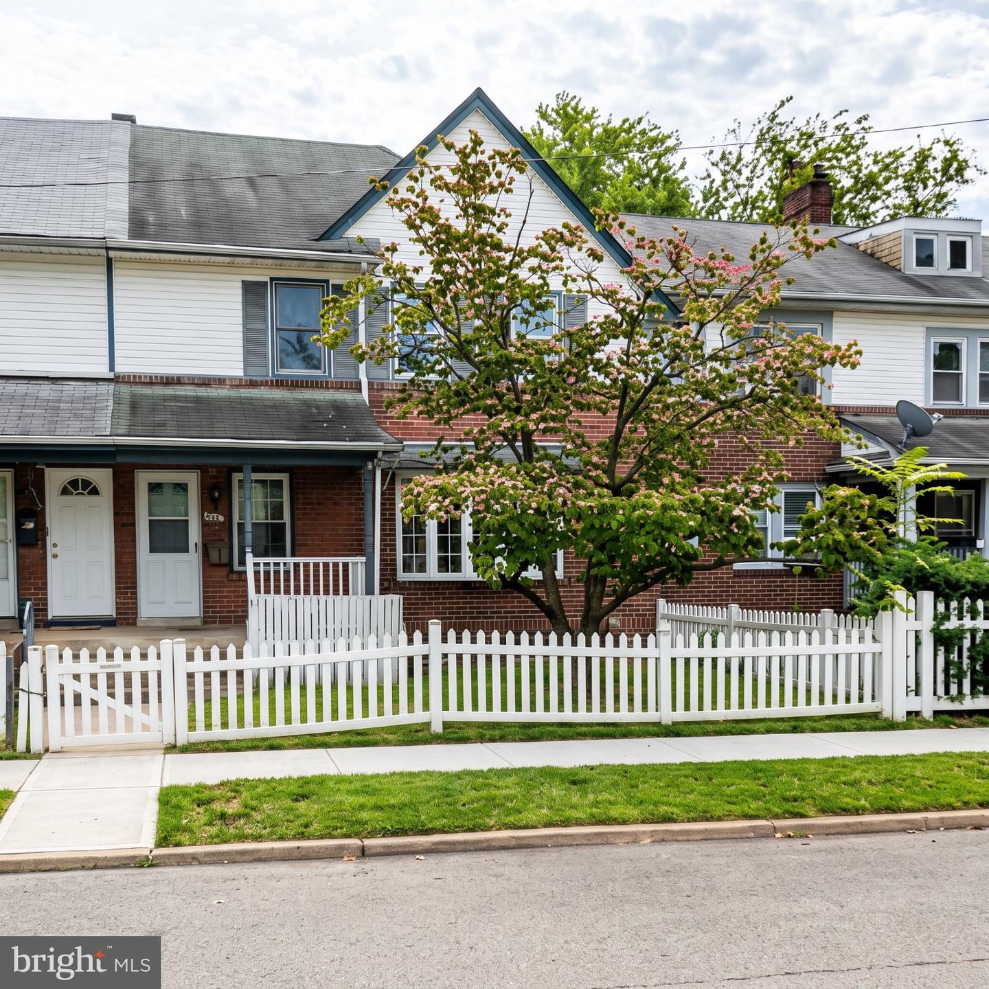 1926 Trenton Ave Property Photo 1