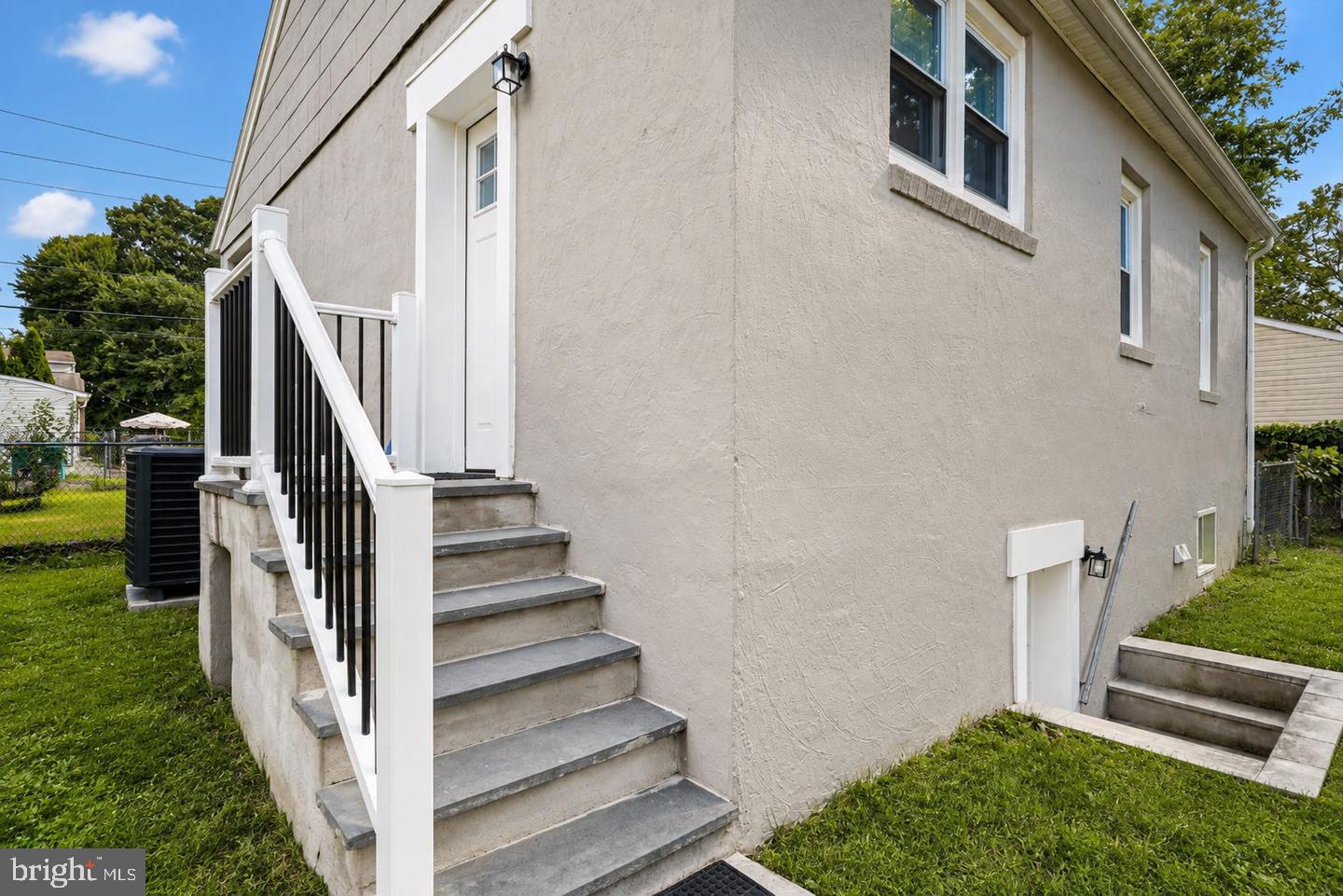 1315 Main Ave Property Photo 5