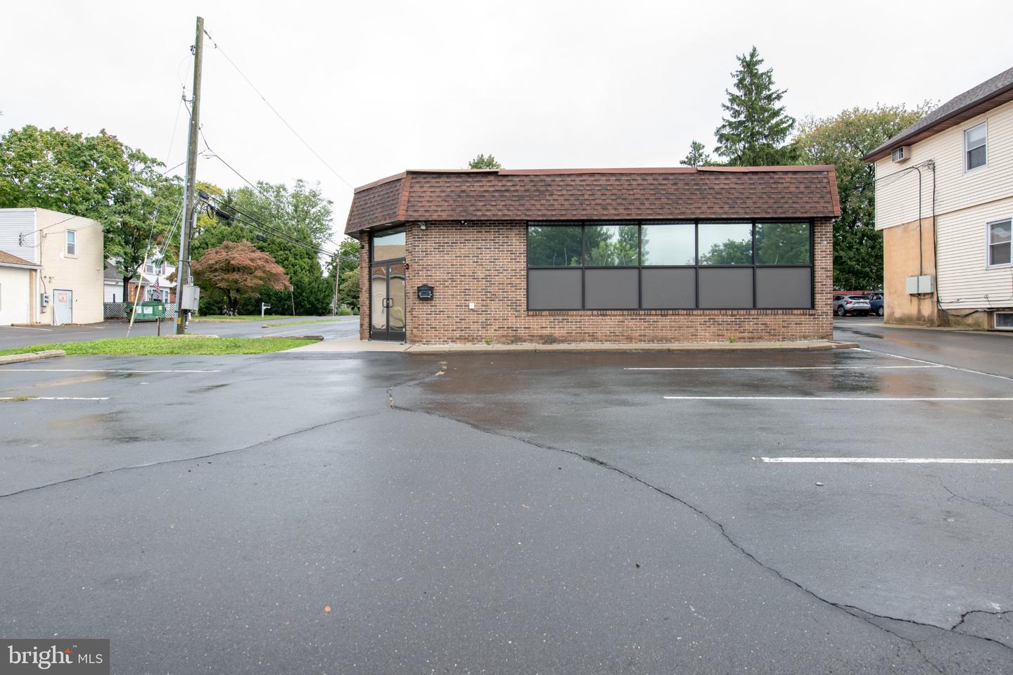 325 Bustleton Pike Property Photo 4