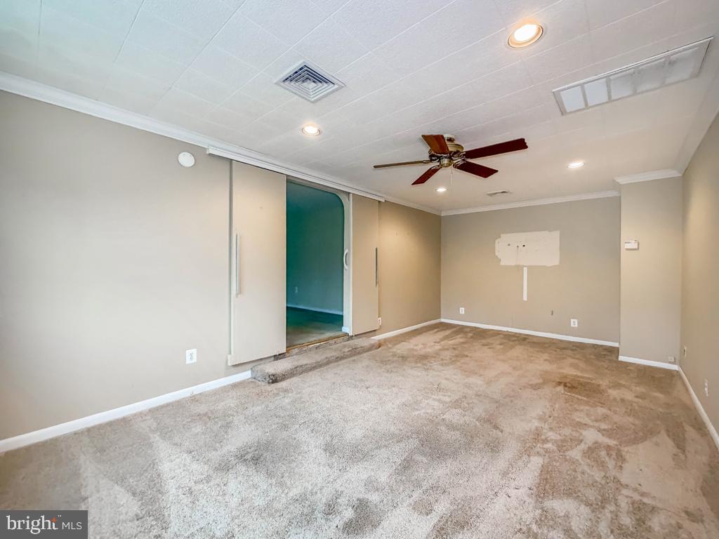 678 Clifford St Property Photo 7