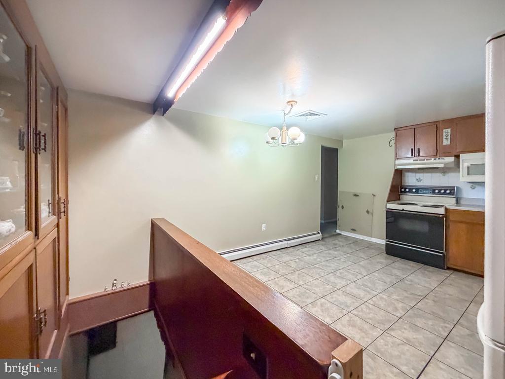 678 Clifford St Property Photo 11