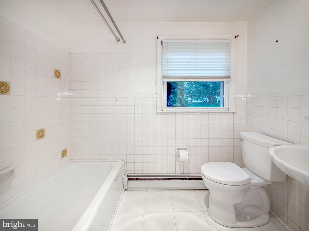 678 Clifford St Property Photo 14