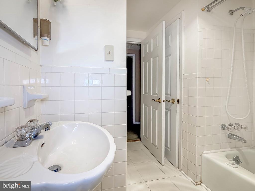 678 Clifford St Property Photo 15