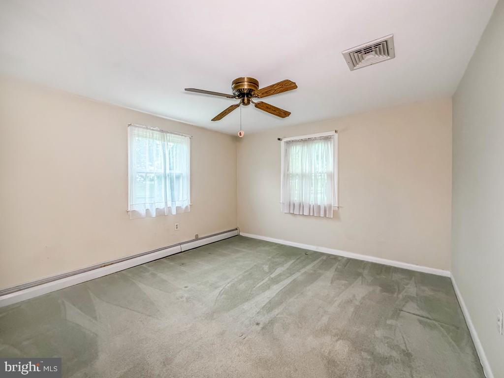 678 Clifford St Property Photo 16