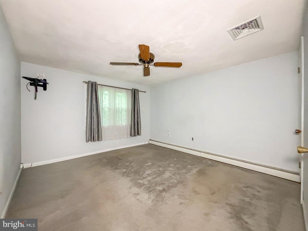 678 Clifford St Property Photo 17