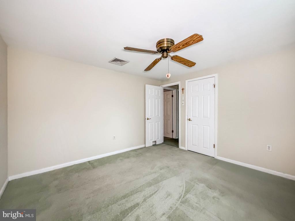 678 Clifford St Property Photo 18