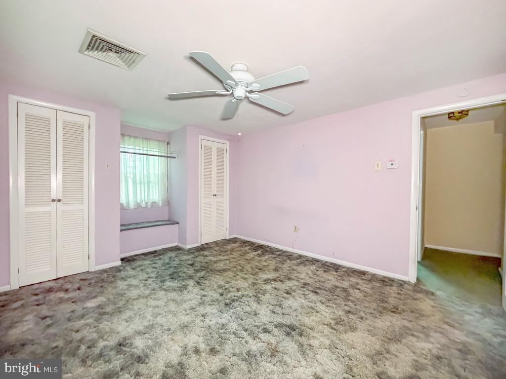 678 Clifford St Property Photo 19