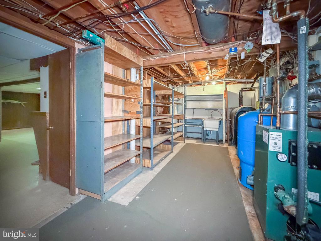 678 Clifford St Property Photo 24