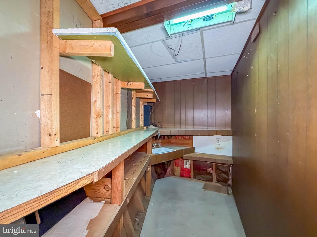 678 Clifford St Property Photo 26