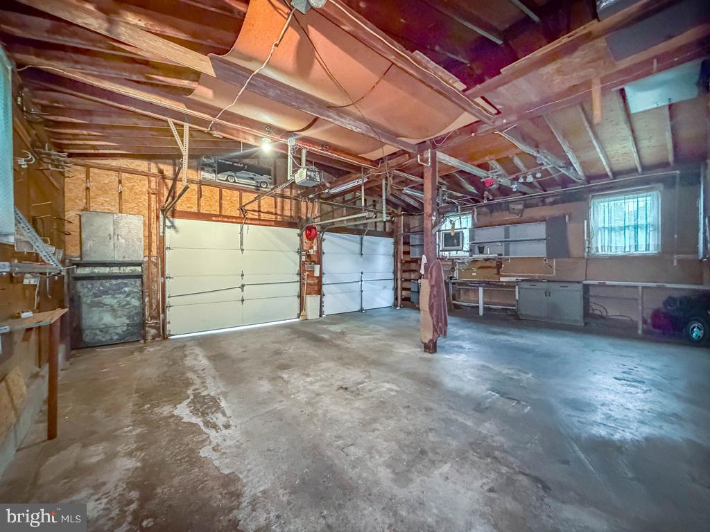 678 Clifford St Property Photo 27