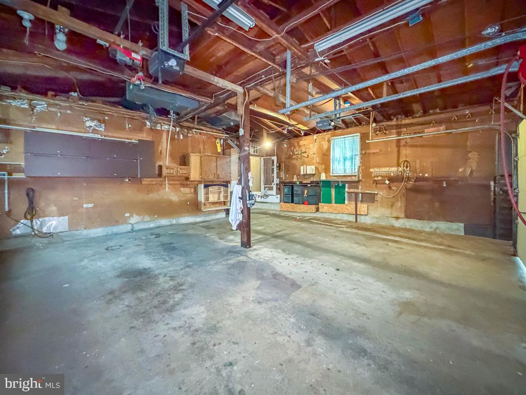 678 Clifford St Property Photo 29
