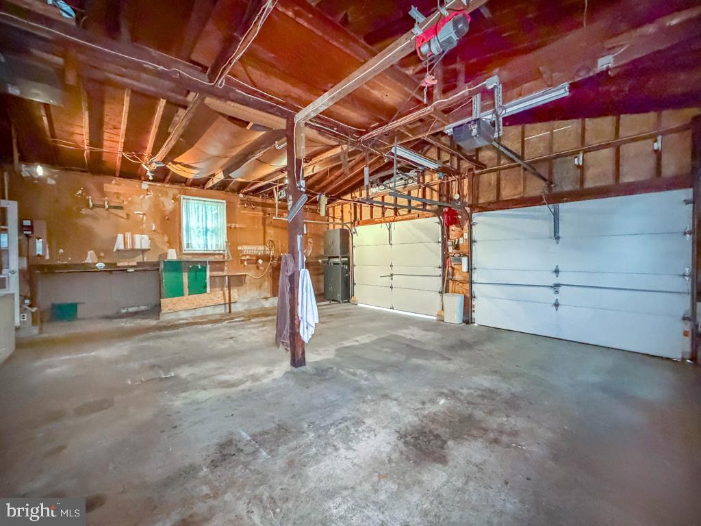 678 Clifford St Property Photo 30