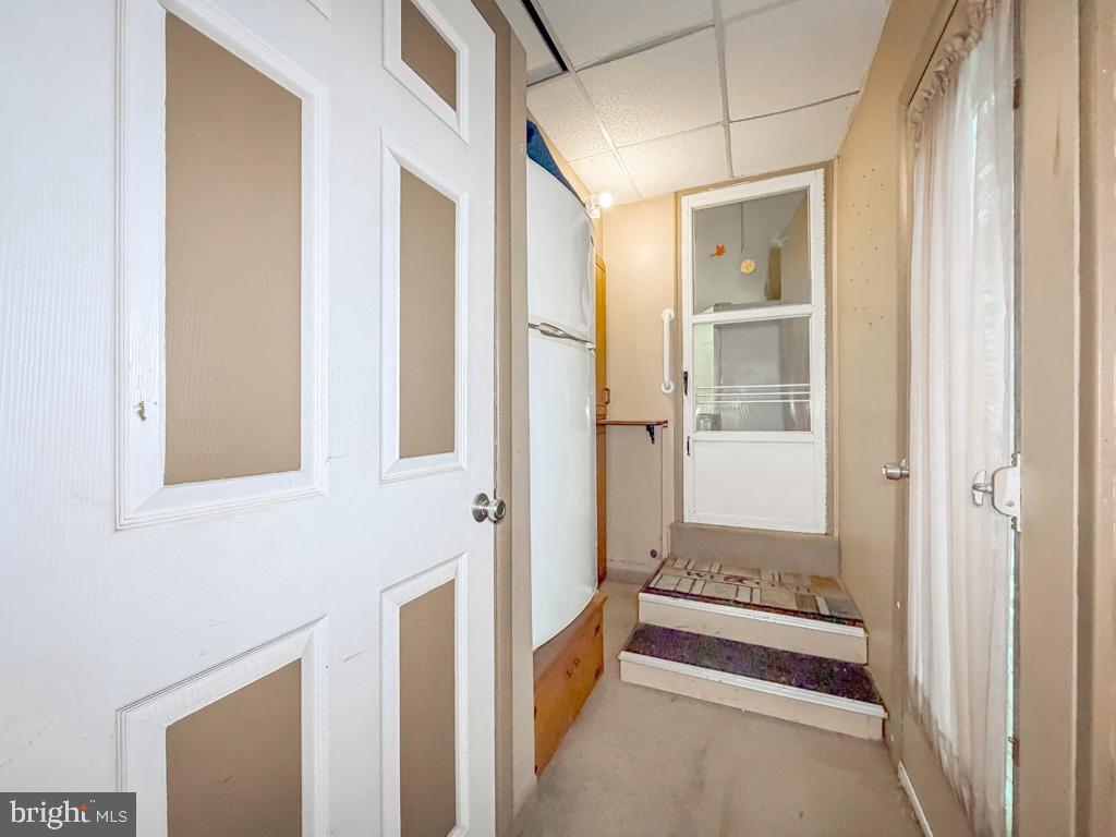 678 Clifford St Property Photo 32