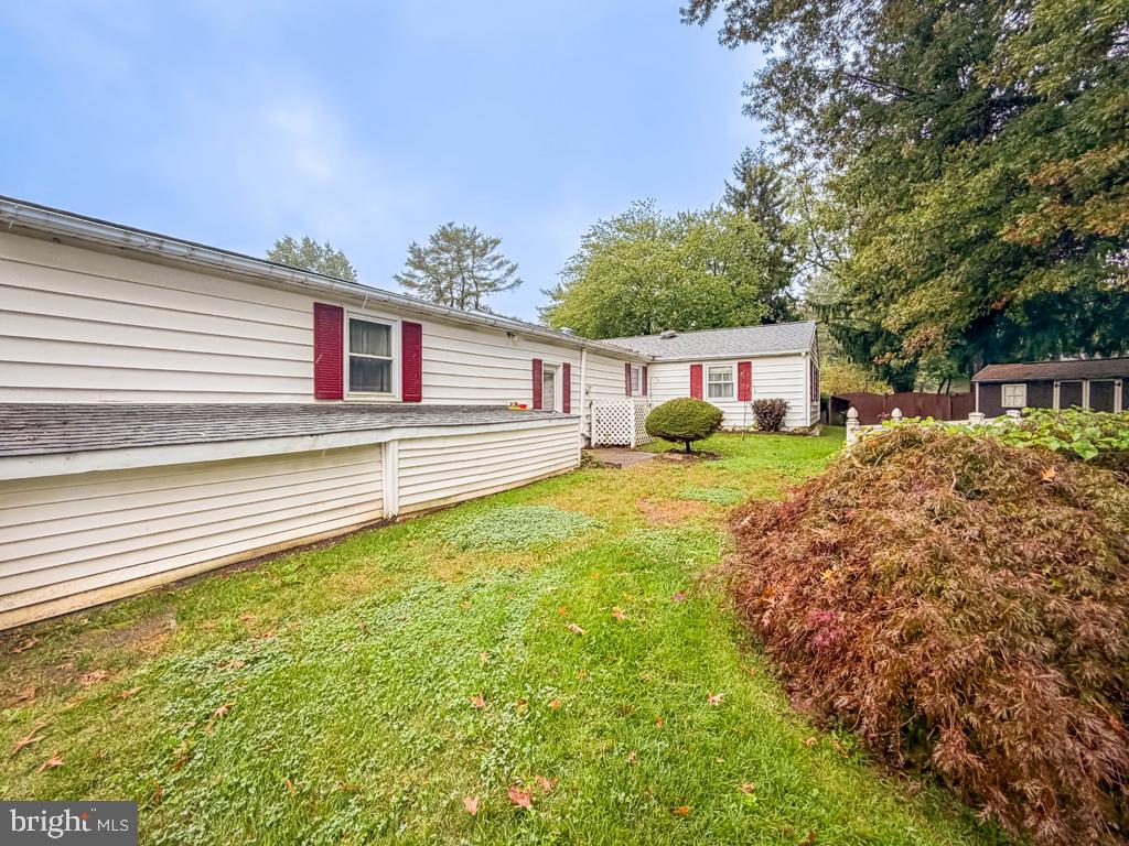 678 Clifford St Property Photo 37