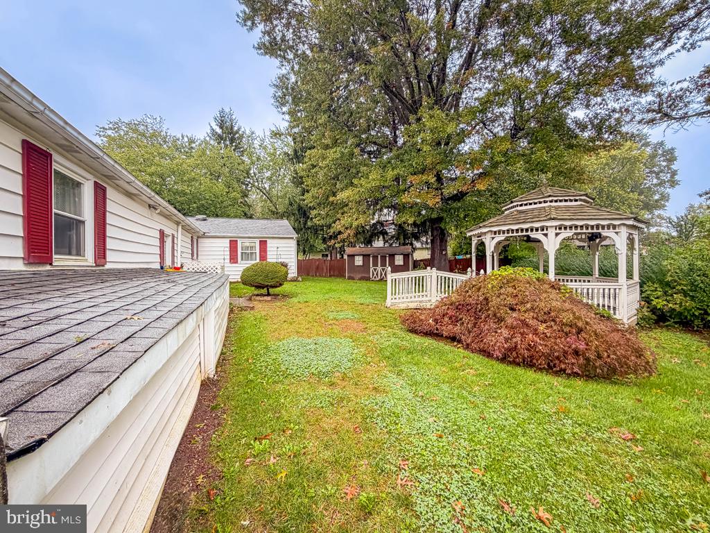 678 Clifford St Property Photo 38