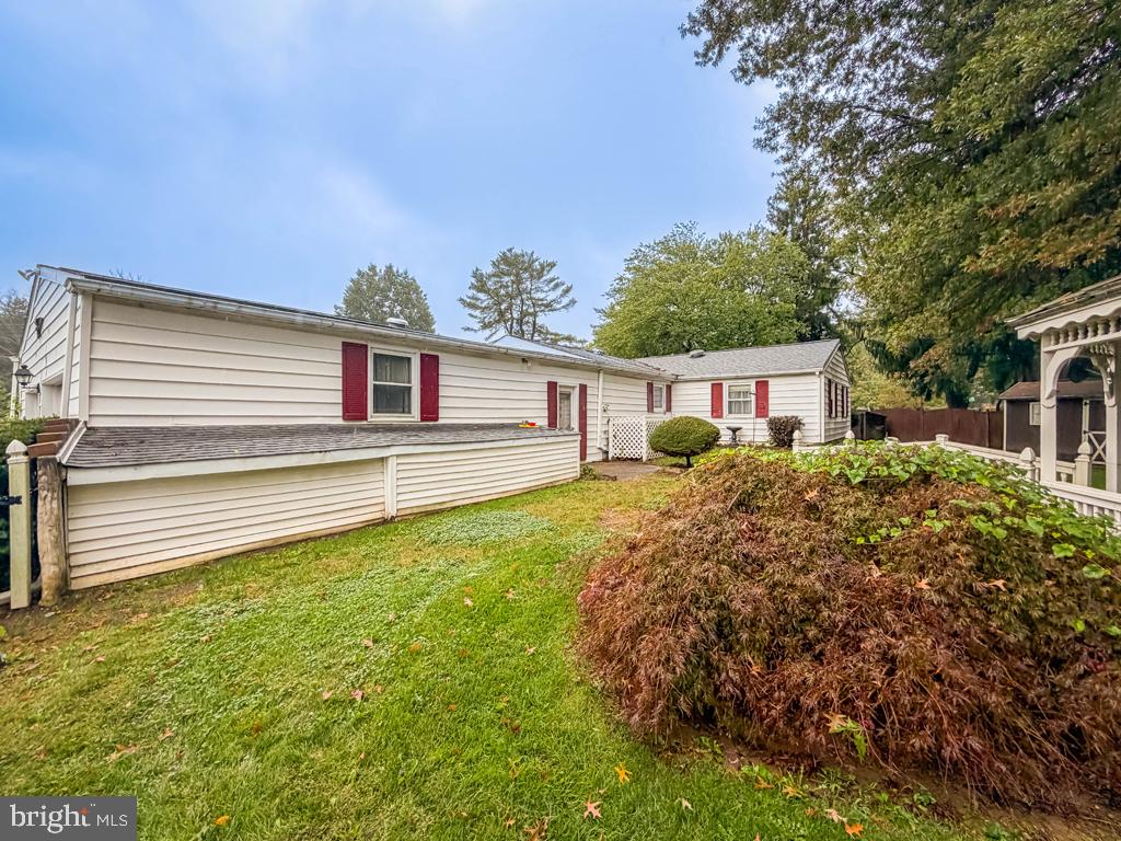 678 Clifford St Property Photo 40