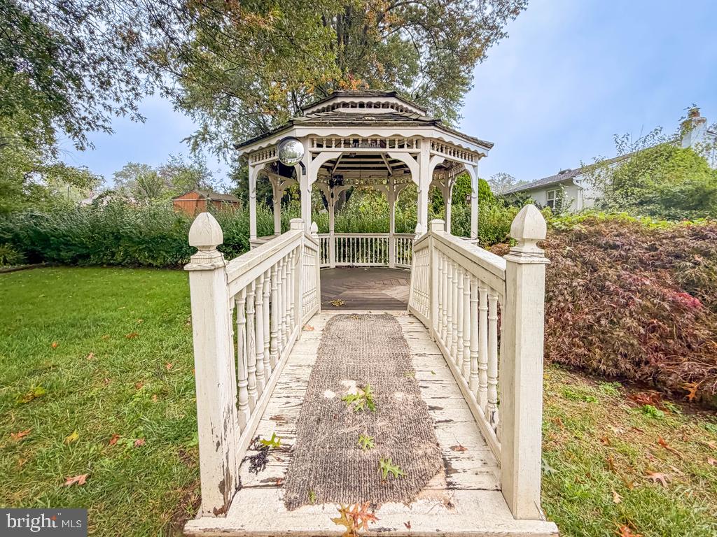 678 Clifford St Property Photo 41