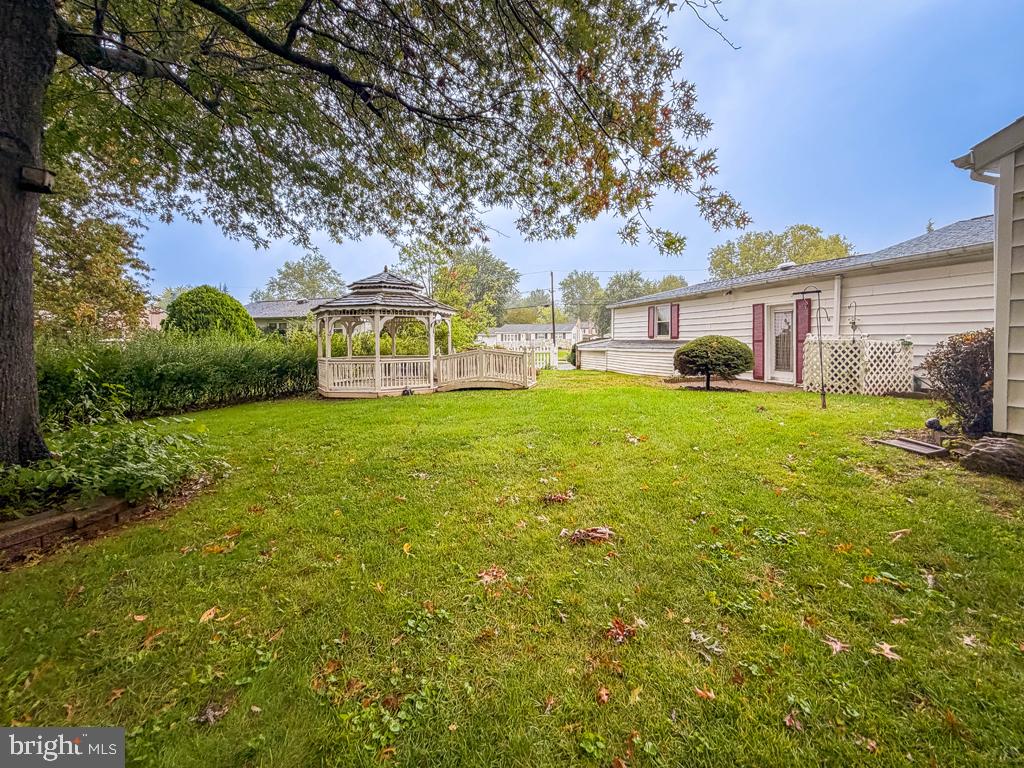 678 Clifford St Property Photo 42