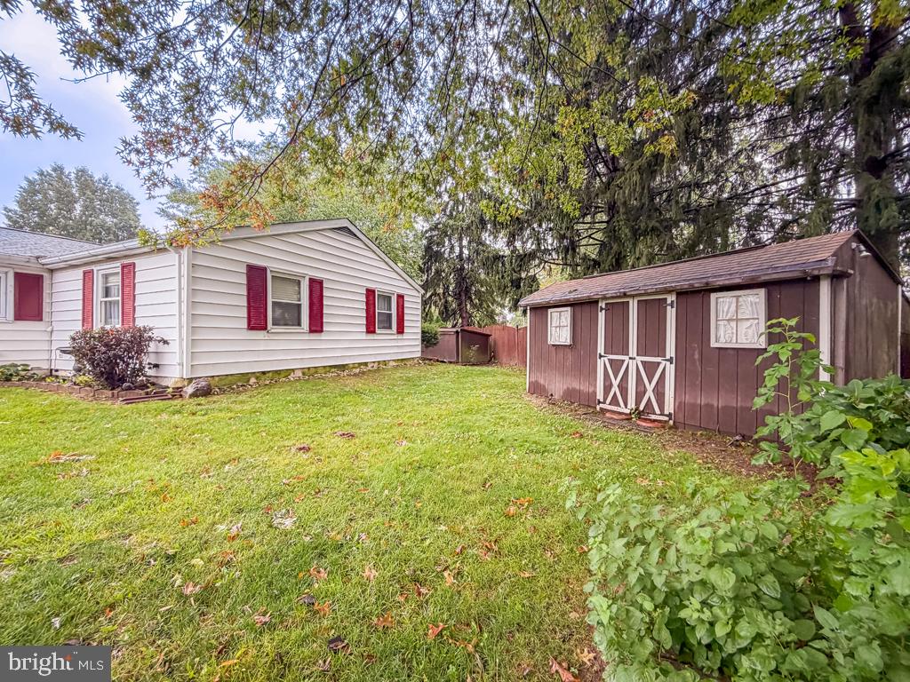 678 Clifford St Property Photo 43