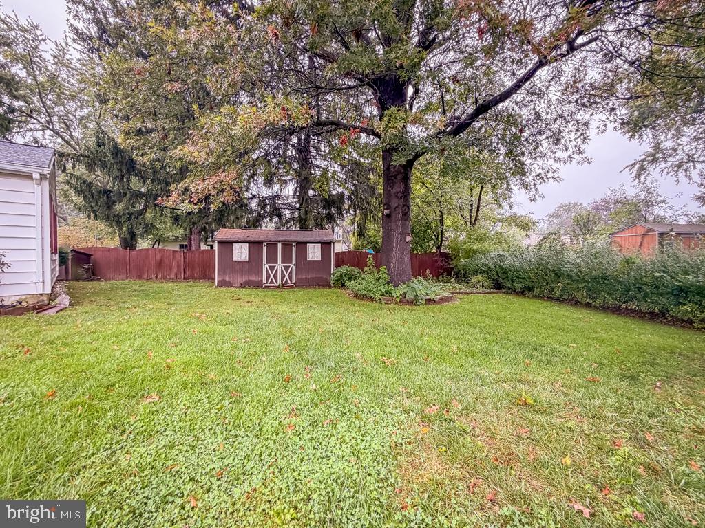 678 Clifford St Property Photo 44