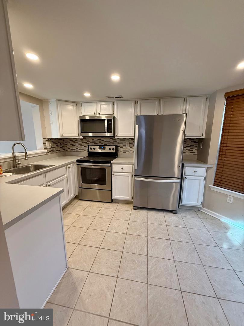 25 Van Horn Pl Property Photo 8