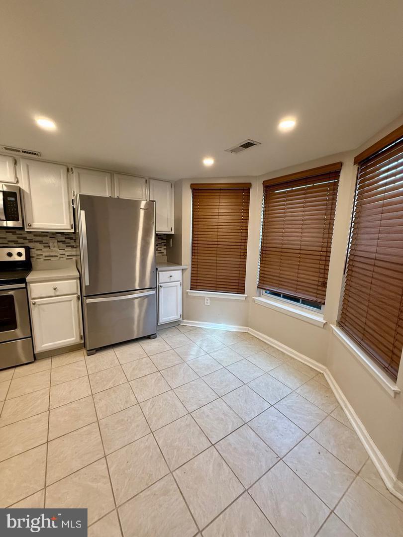 25 Van Horn Pl Property Photo 9