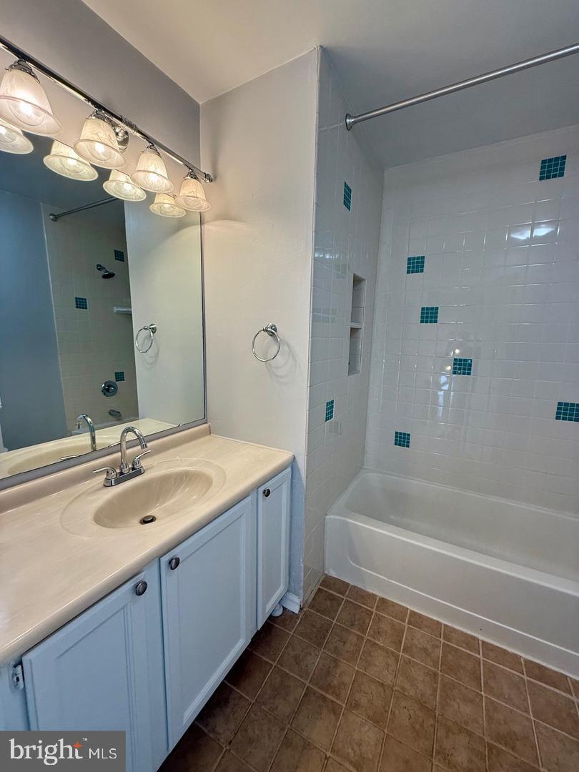 25 Van Horn Pl Property Photo 19